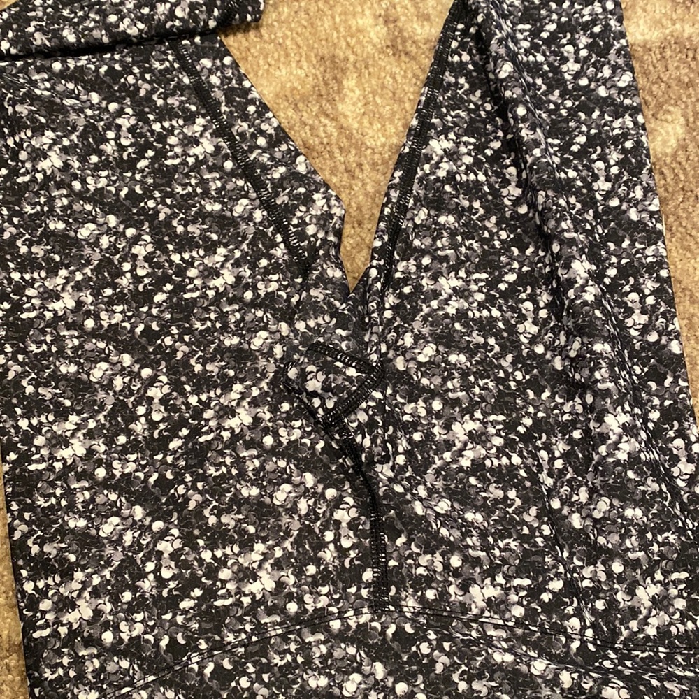Lululemon size 2 Black white and gray small circles worn once